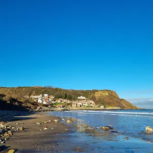 Tulip Hinderwell, Staithes & Whitby - 3 Bedrooms - Sleeps 6 - Pet Friendly - Log Burner - Genius Hinderwell